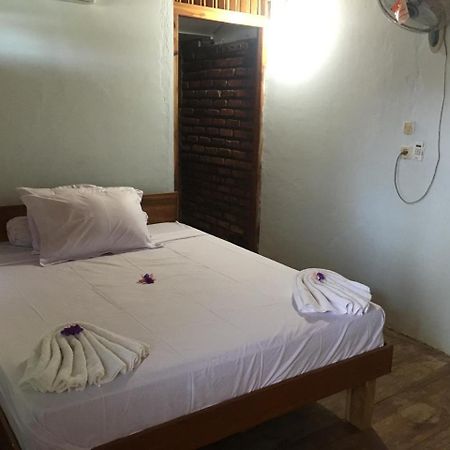 Bajo Sunset Hostel ラブハン・バジョ エクステリア 写真