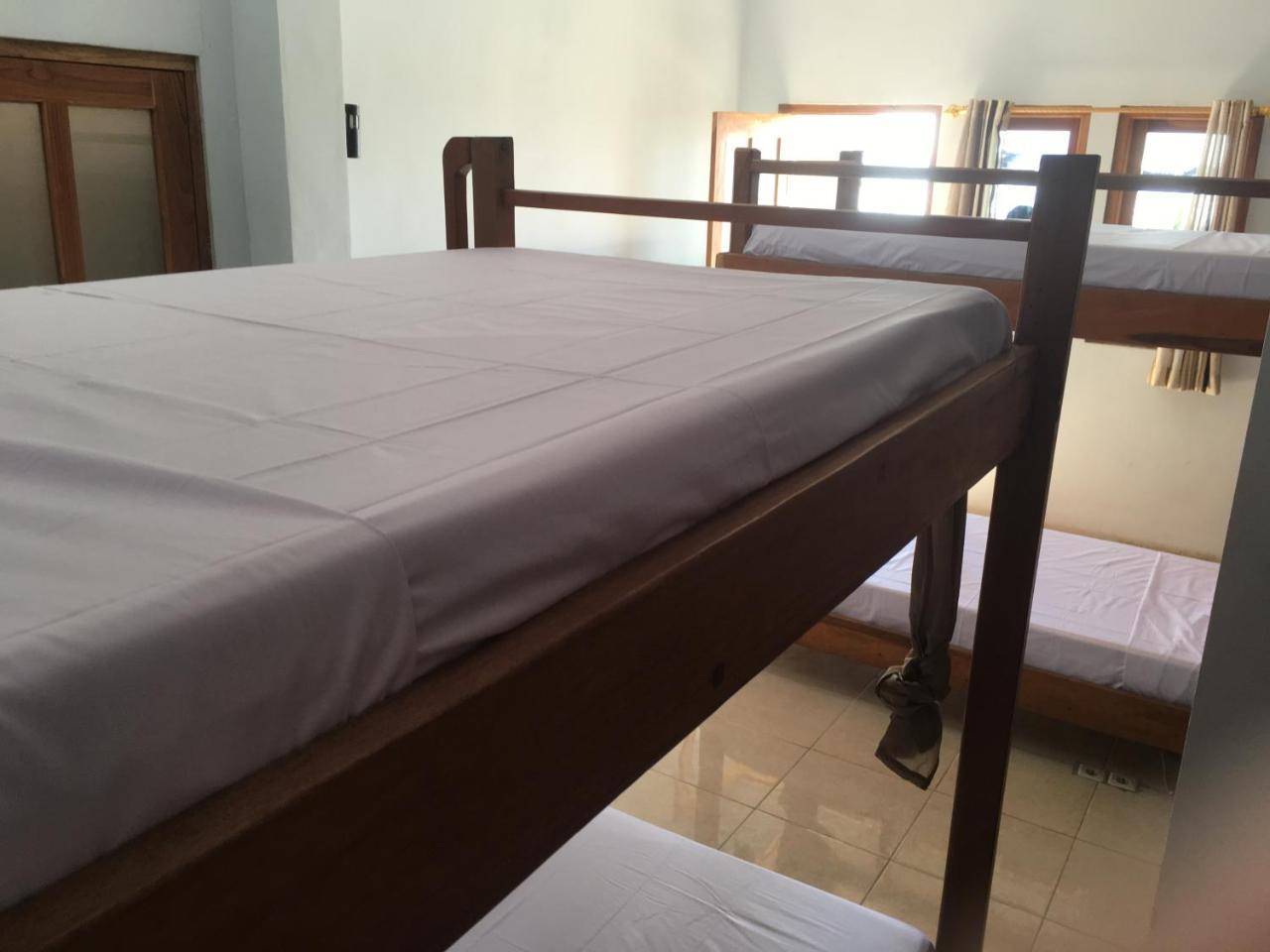 Bajo Sunset Hostel ラブハン・バジョ エクステリア 写真