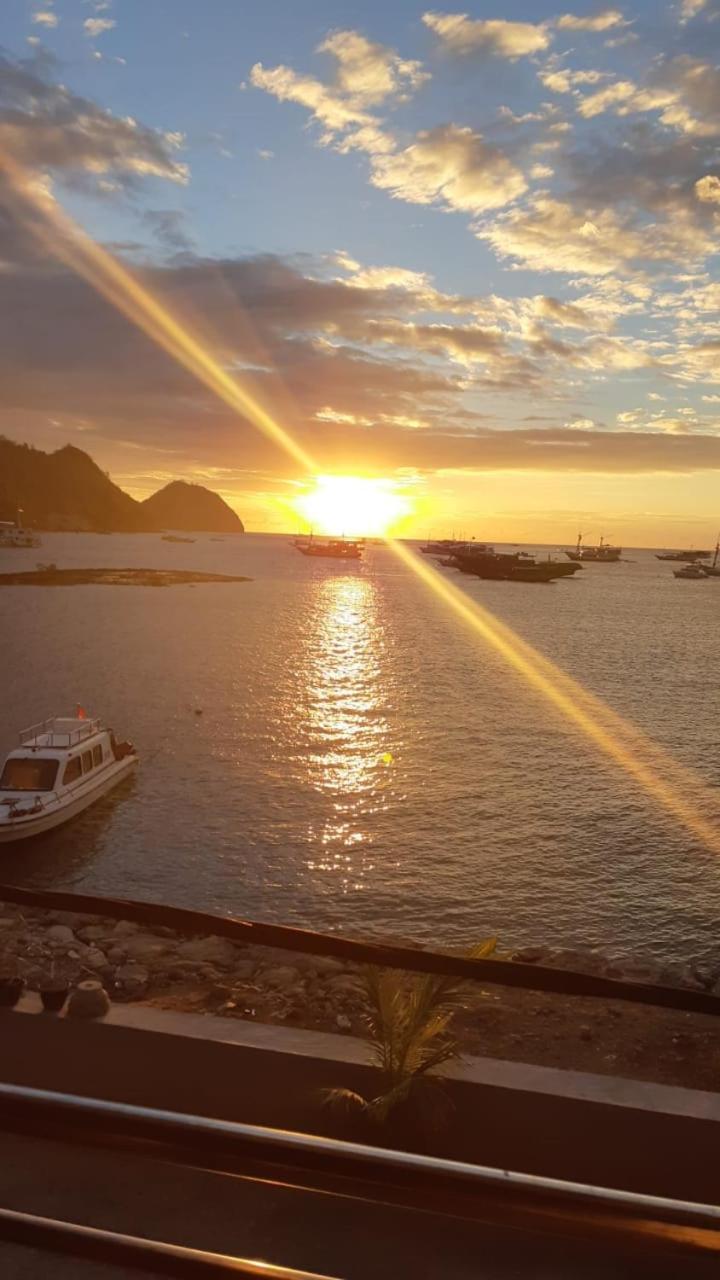 Bajo Sunset Hostel ラブハン・バジョ エクステリア 写真