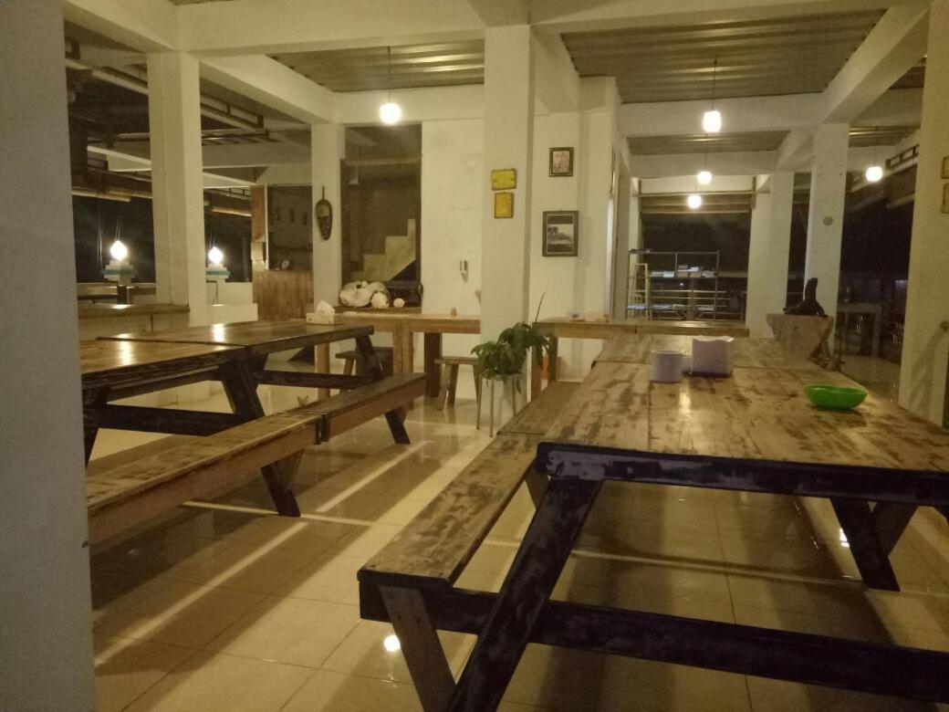 Bajo Sunset Hostel ラブハン・バジョ エクステリア 写真