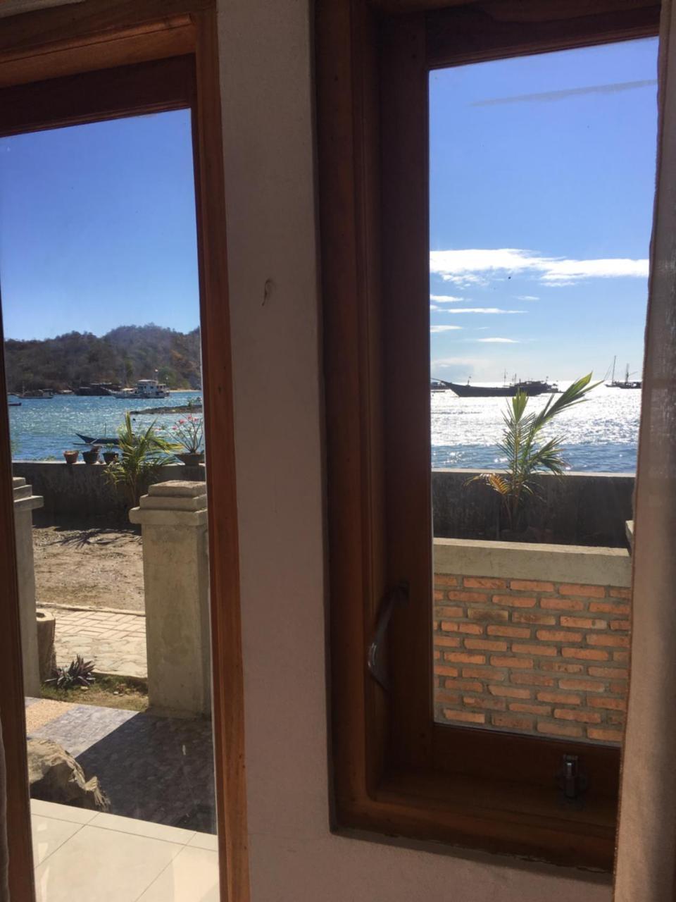 Bajo Sunset Hostel ラブハン・バジョ エクステリア 写真