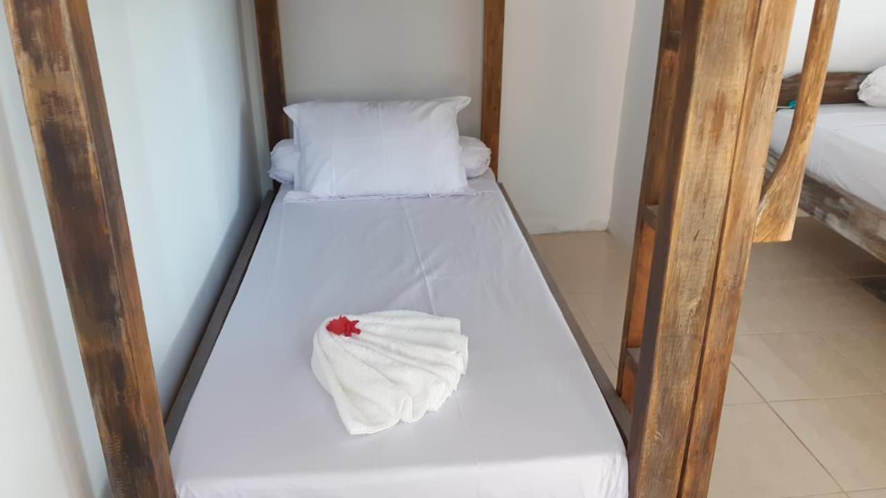 Bajo Sunset Hostel ラブハン・バジョ エクステリア 写真