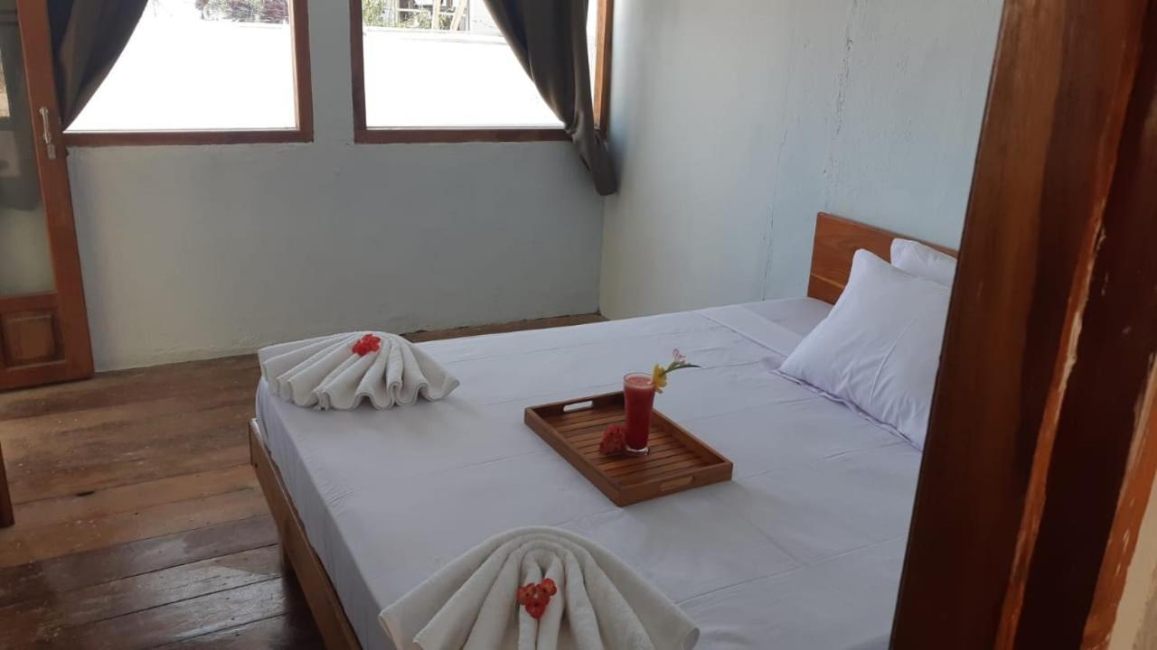 Bajo Sunset Hostel ラブハン・バジョ エクステリア 写真