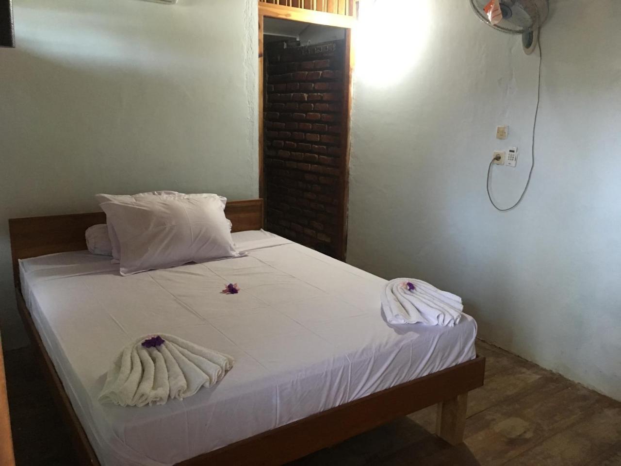 Bajo Sunset Hostel ラブハン・バジョ エクステリア 写真